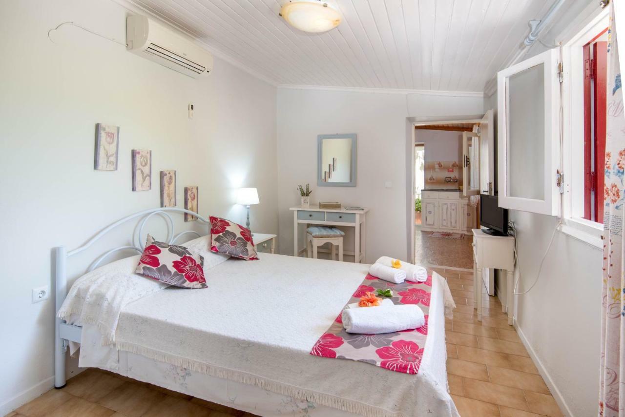 Voula Apartment Gaios Exterior photo